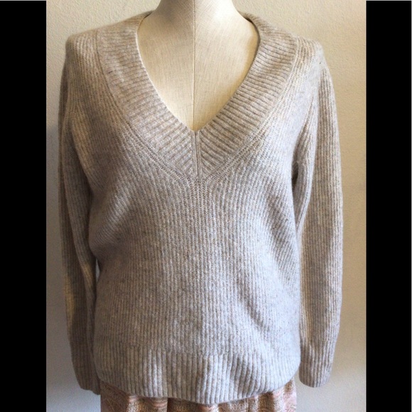 GAP Sweaters - Gap Ultra Wide Wool Alpaca Blend V-Neck Pullover Sweater. Size M